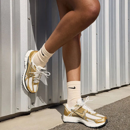 Women's Vomero 5 Photon Dust/Metallic Gold