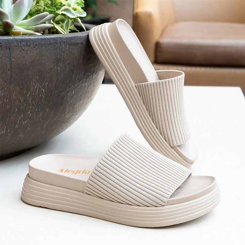 Women's Akimi Beachy Keen