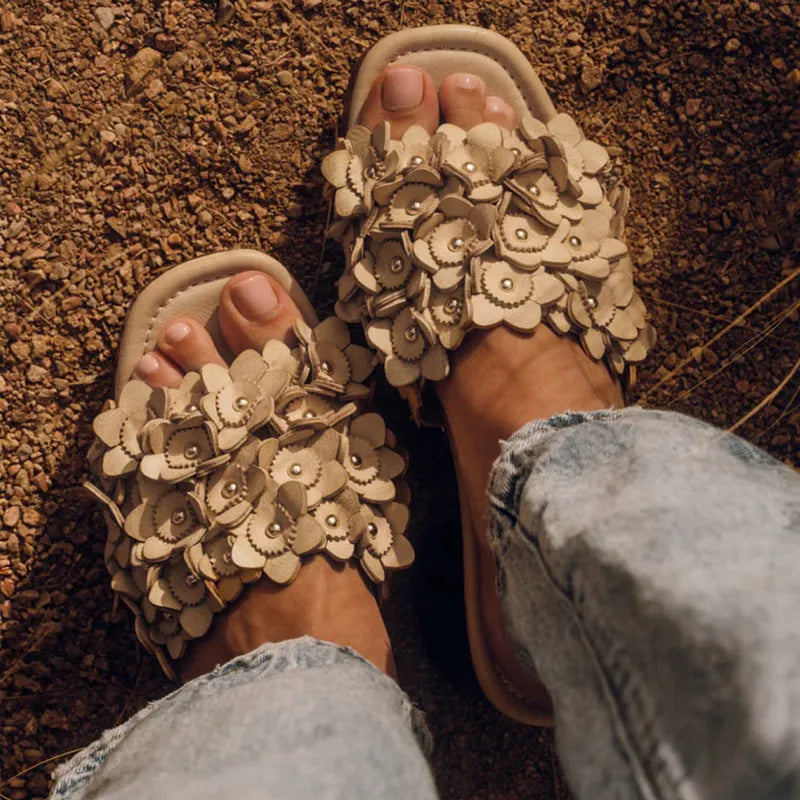 Women's Wylie Flower Slide Butter Cairo